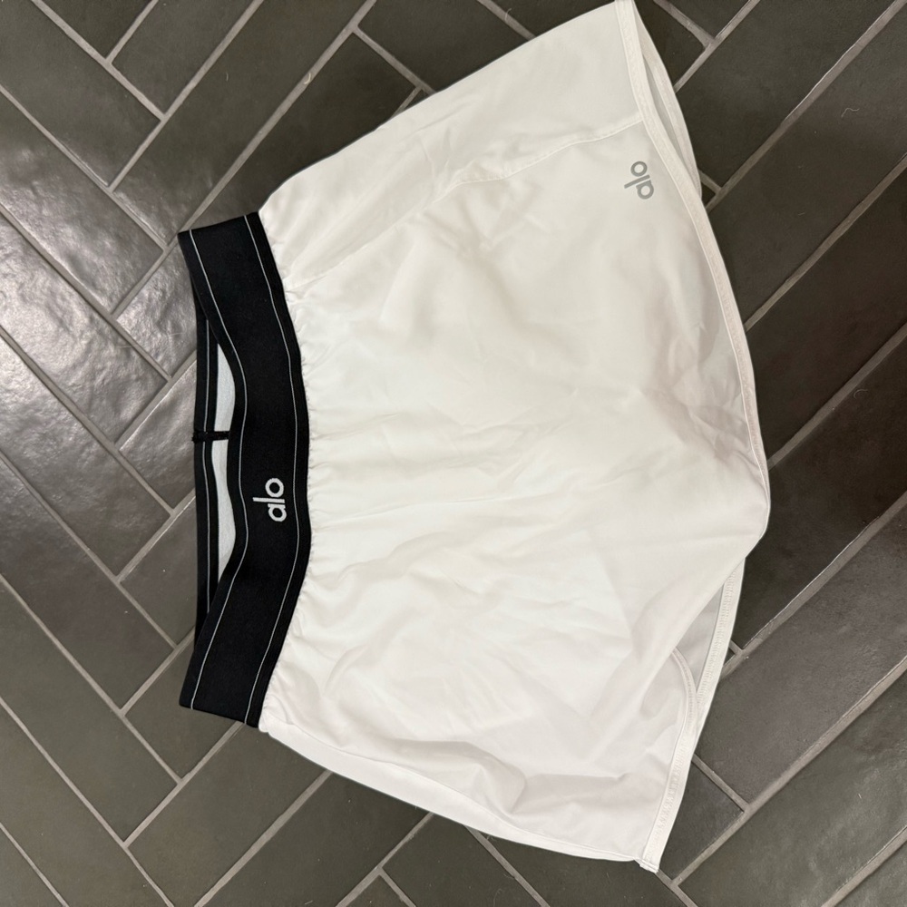 ALO Yoga Athletic White and Black tennis skirt